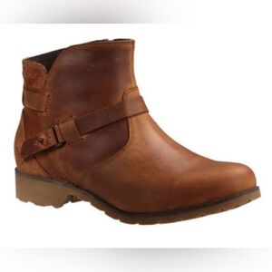 Teva Delavina waterproof tan leather upper casual/moto/outdoors low boot. Size 9